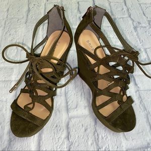 New Bamboo Strappy Olive Wedges - Size 7.5